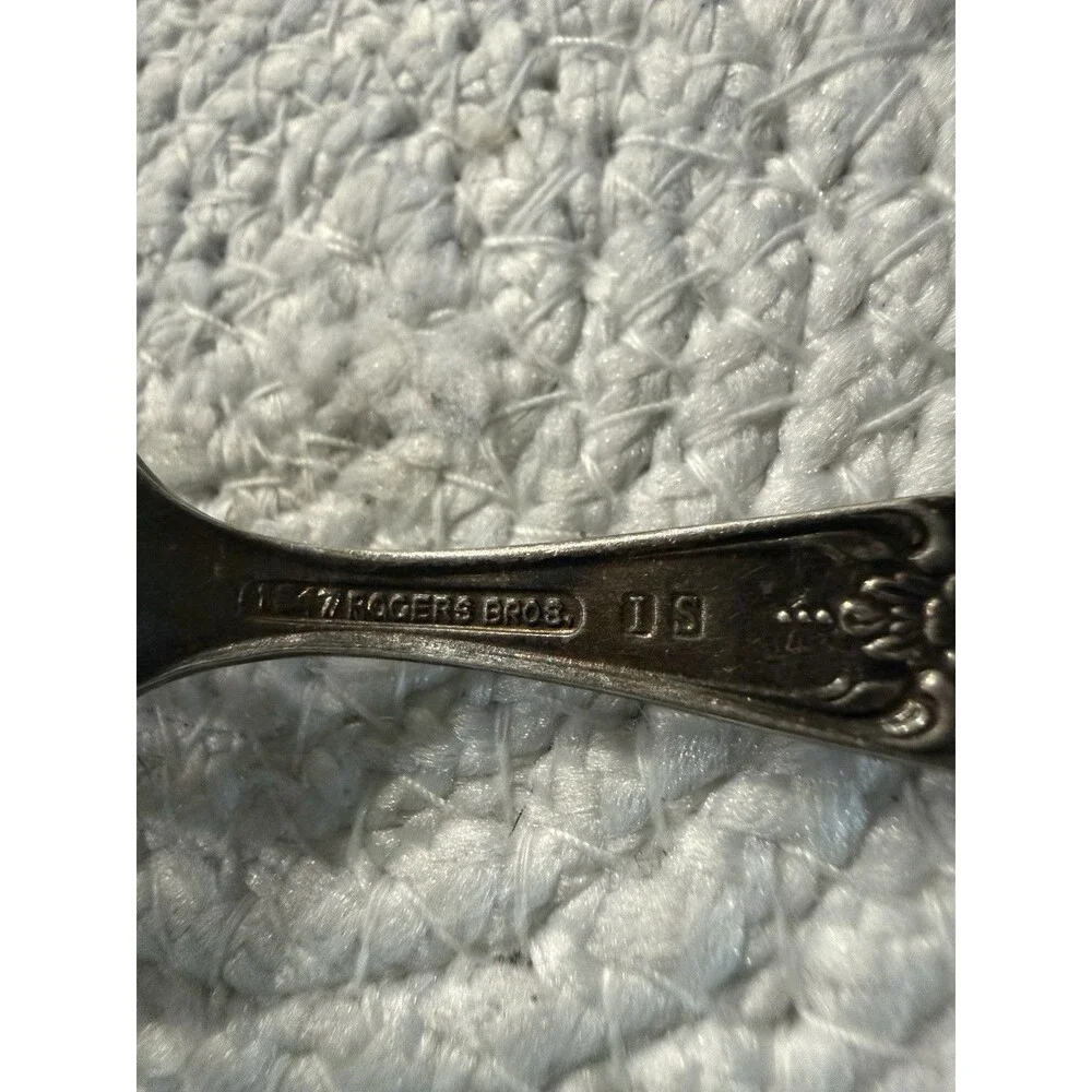 Vintage 1847 Rogers Bros Heritage 4 1/4 in. Silver Plate Childs Baby Fork
